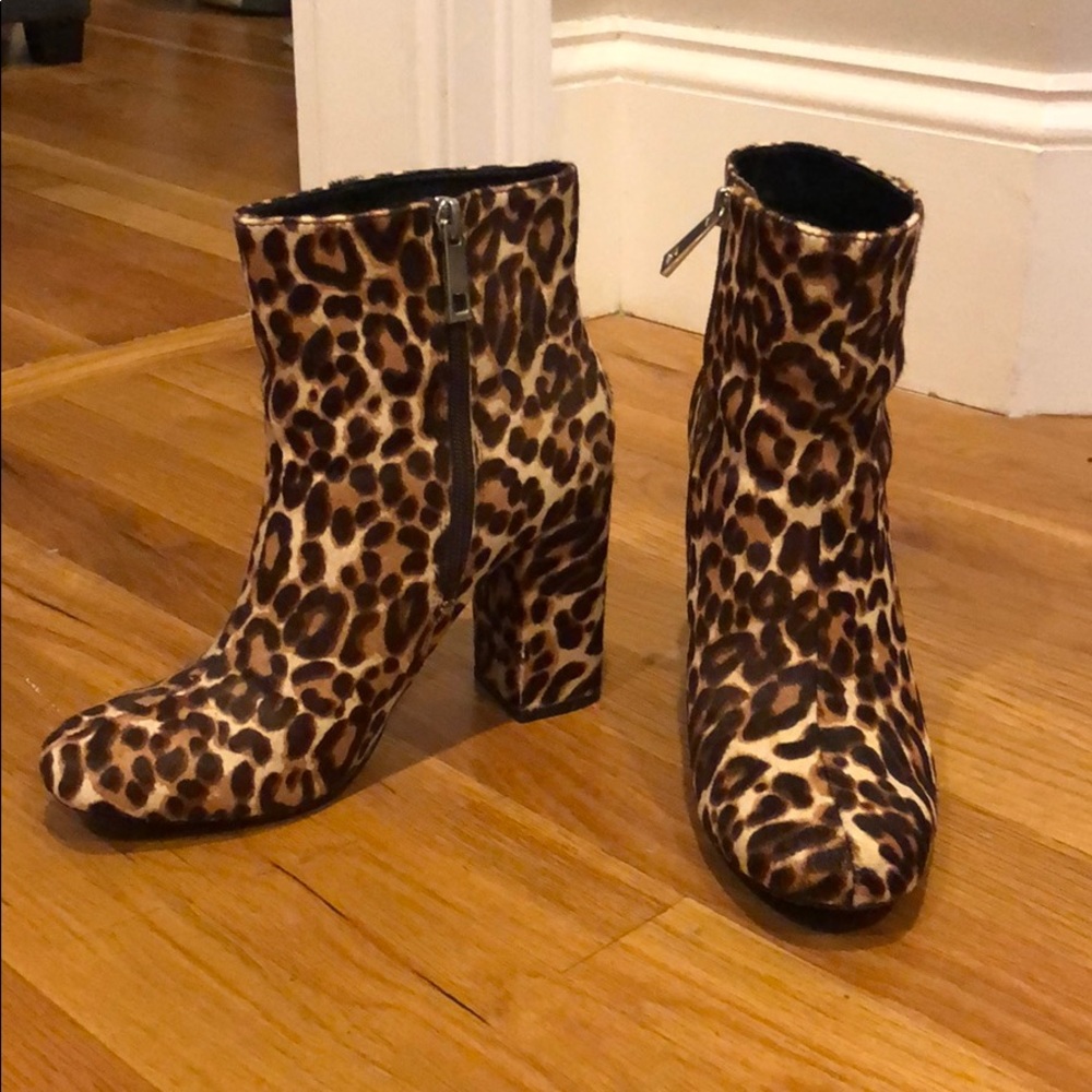 Charles David Cheetah / Leopard Booties - 7.5